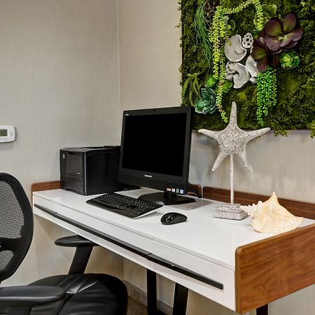 Holiday Inn Express Newport Beach By Ihg Exterior foto
