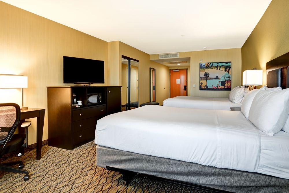 Holiday Inn Express Newport Beach By Ihg Exterior foto
