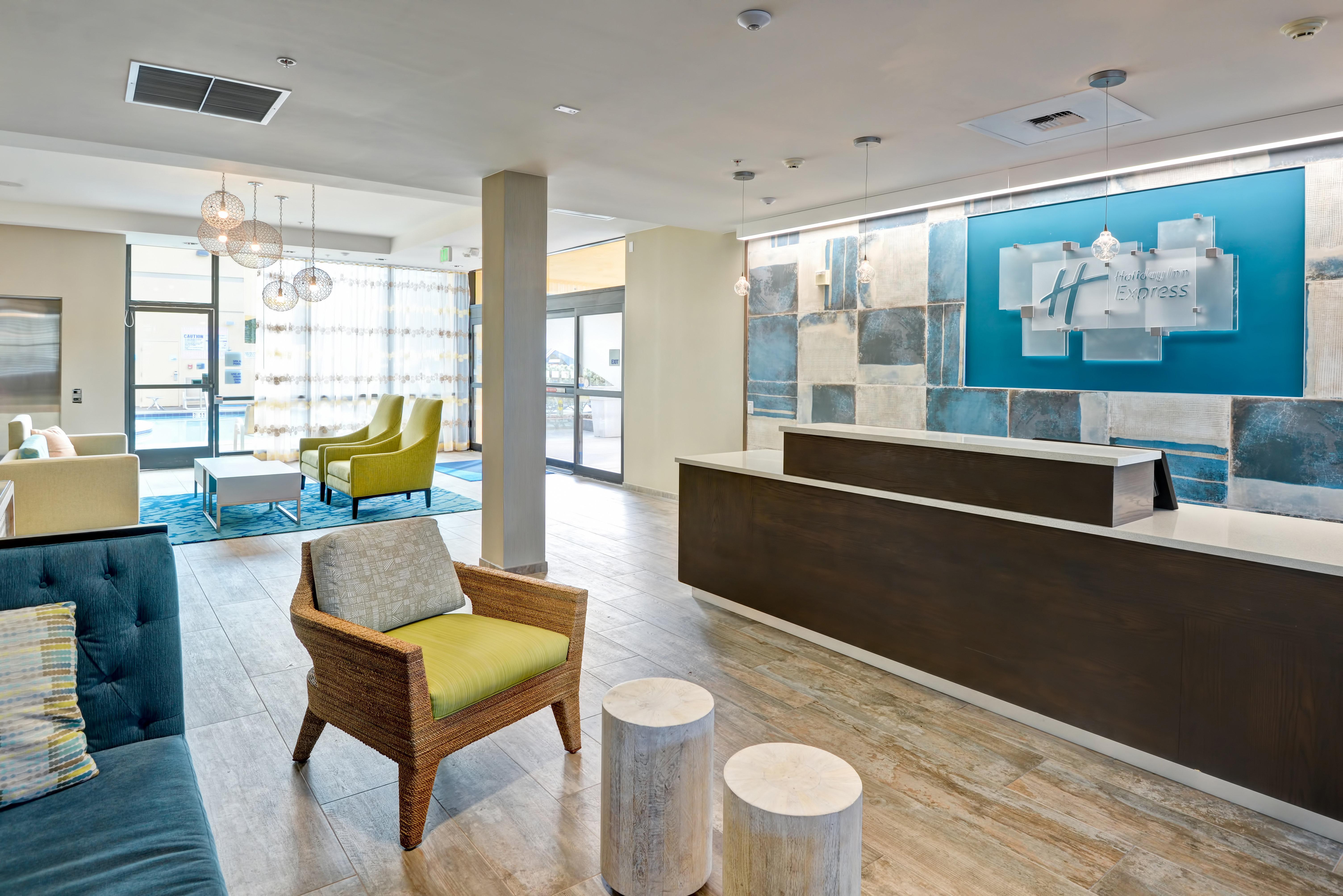 Holiday Inn Express Newport Beach By Ihg Exterior foto
