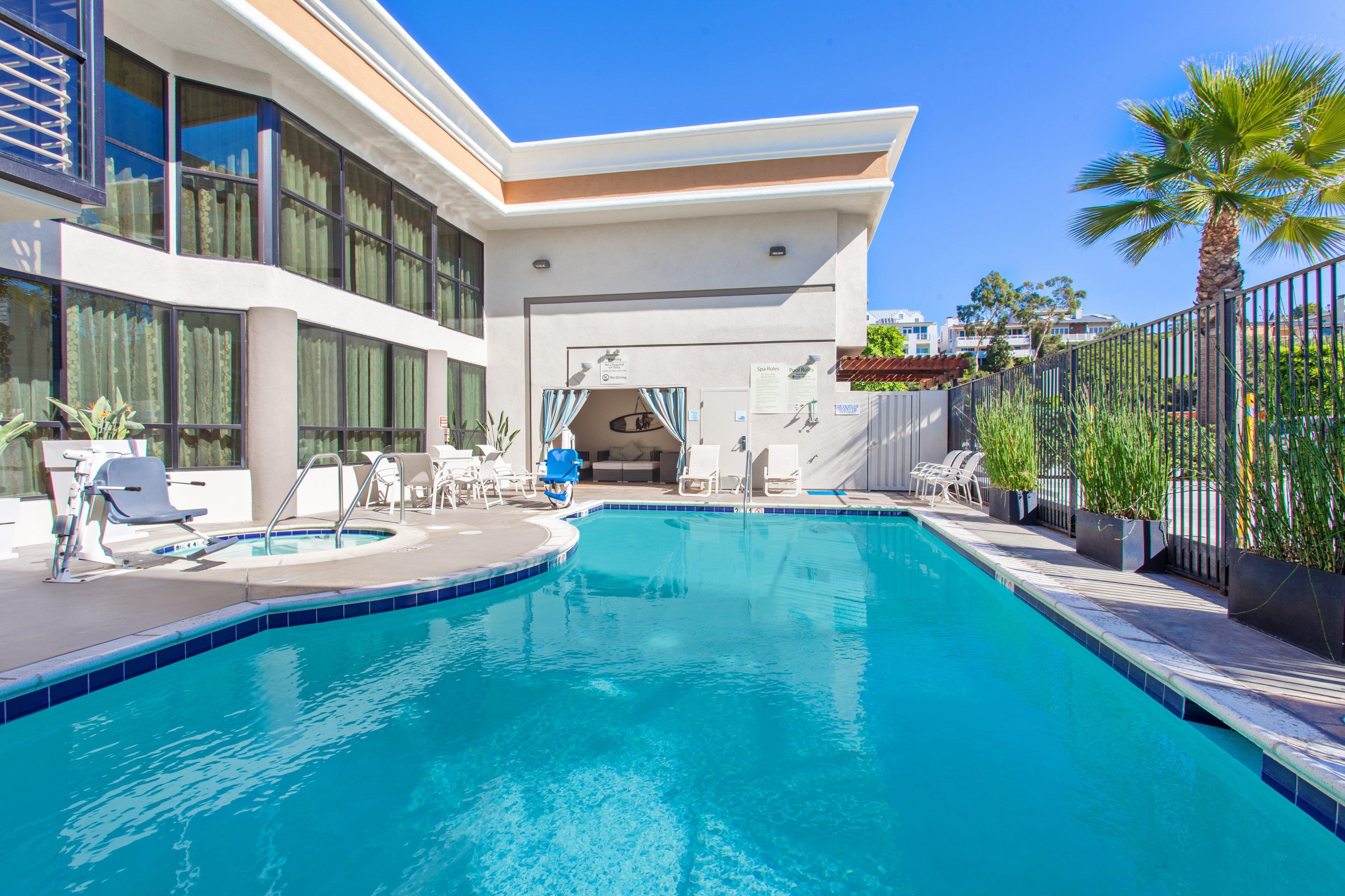 Holiday Inn Express Newport Beach By Ihg Exterior foto