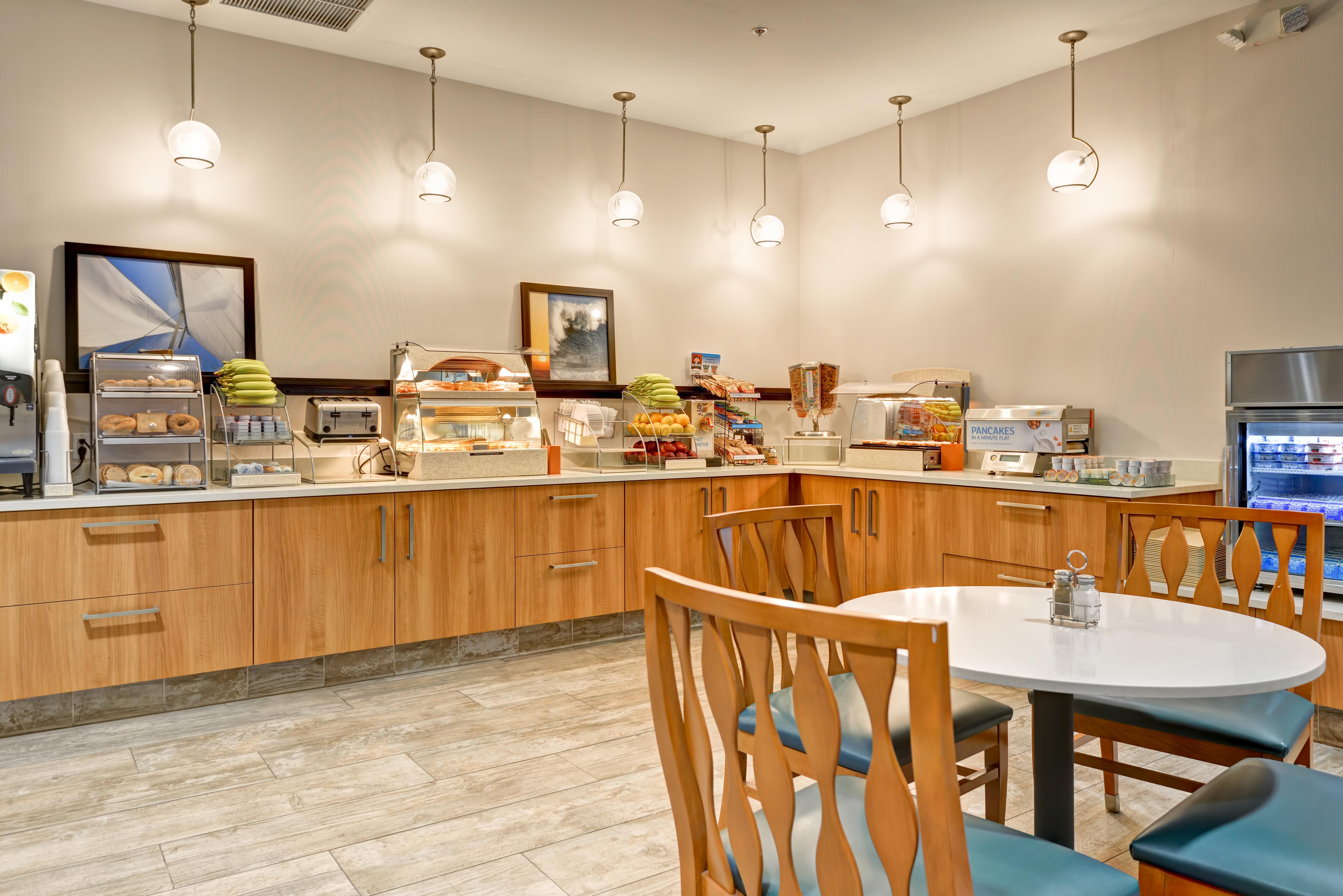 Holiday Inn Express Newport Beach By Ihg Exterior foto