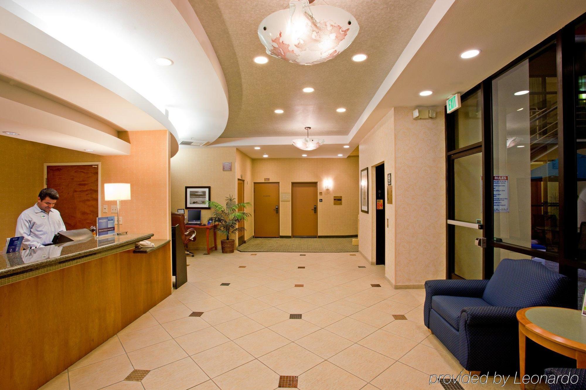 Holiday Inn Express Newport Beach By Ihg Interior foto