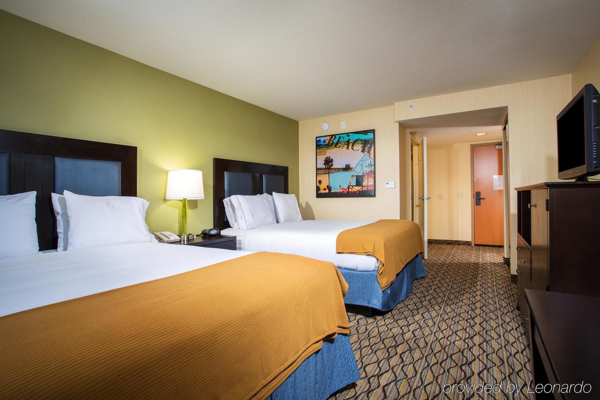 Holiday Inn Express Newport Beach By Ihg Exterior foto