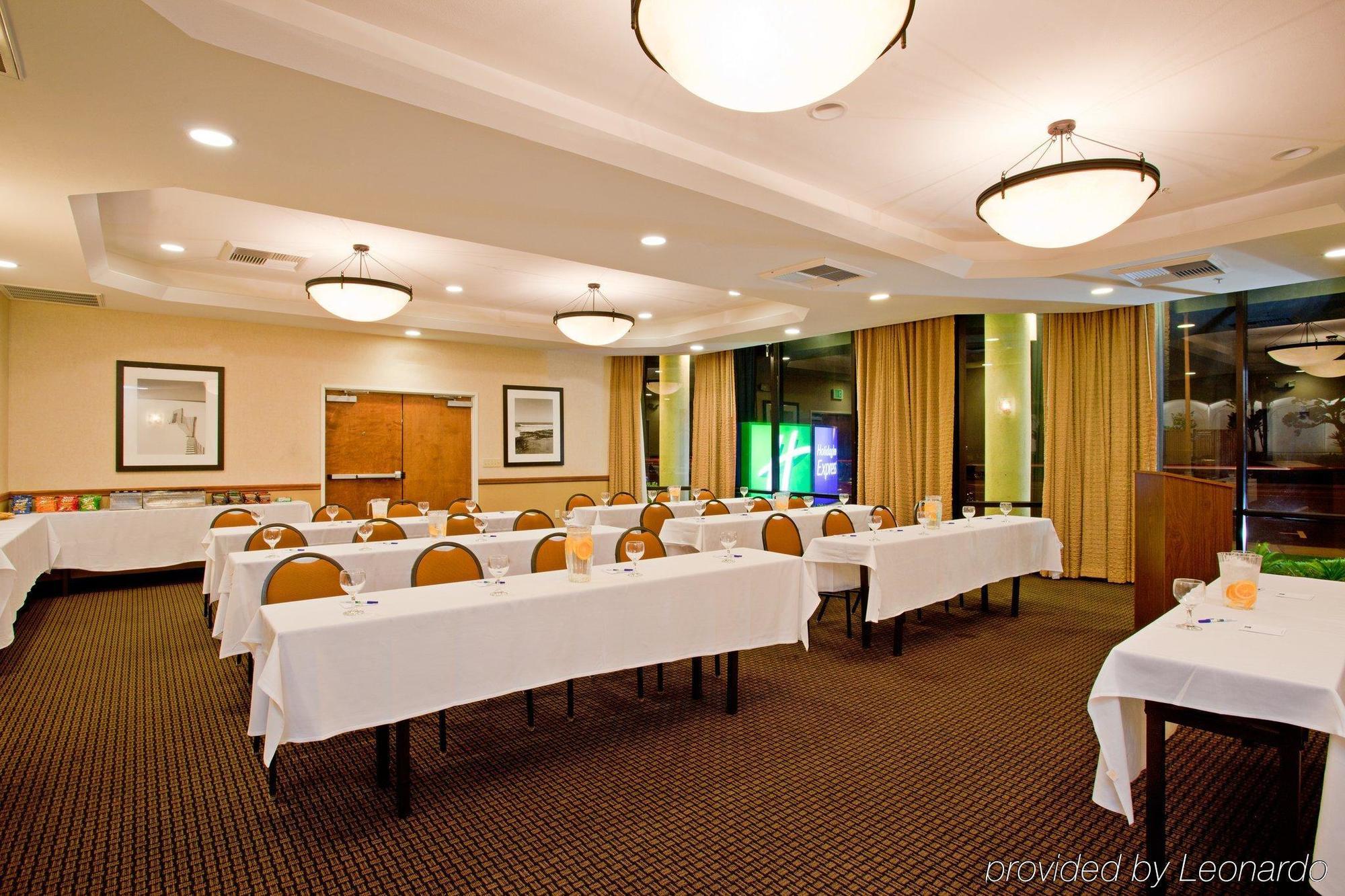 Holiday Inn Express Newport Beach By Ihg Exterior foto