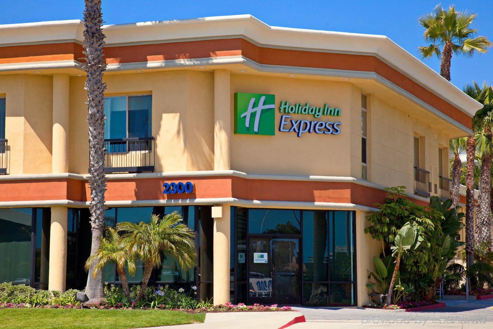 Holiday Inn Express Newport Beach By Ihg Exterior foto
