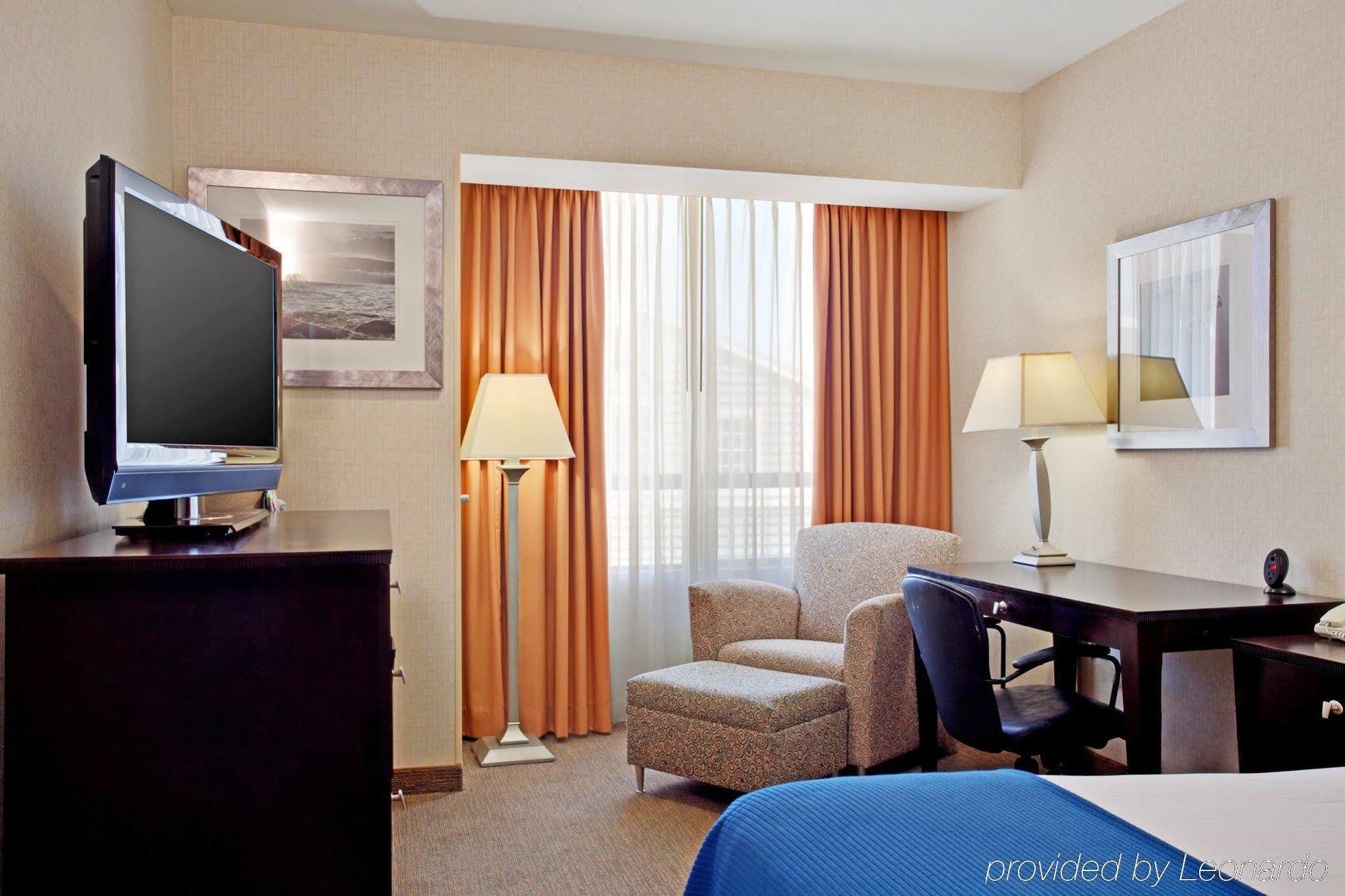Holiday Inn Express Newport Beach By Ihg Exterior foto