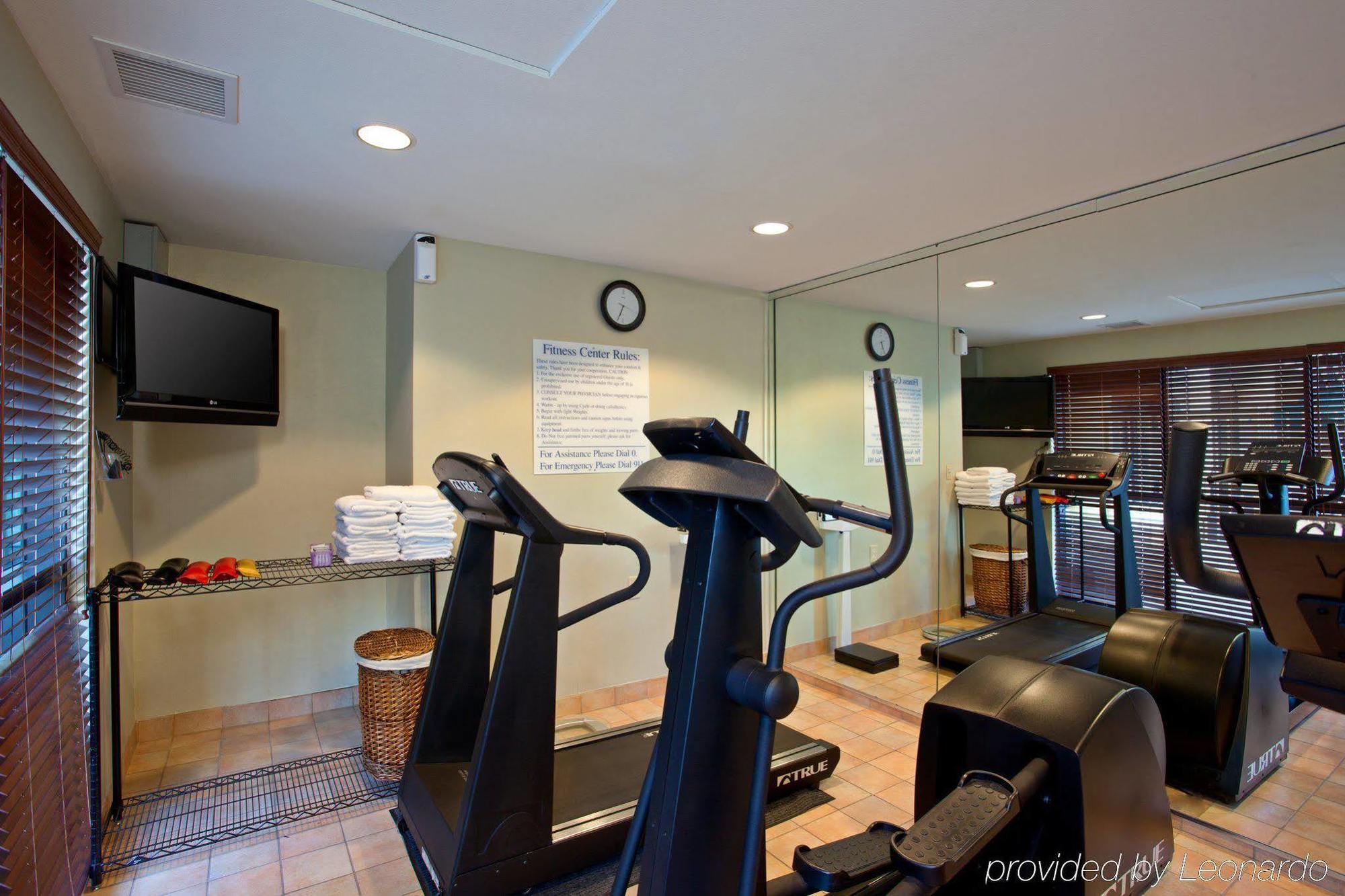 Holiday Inn Express Newport Beach By Ihg Facilidades foto