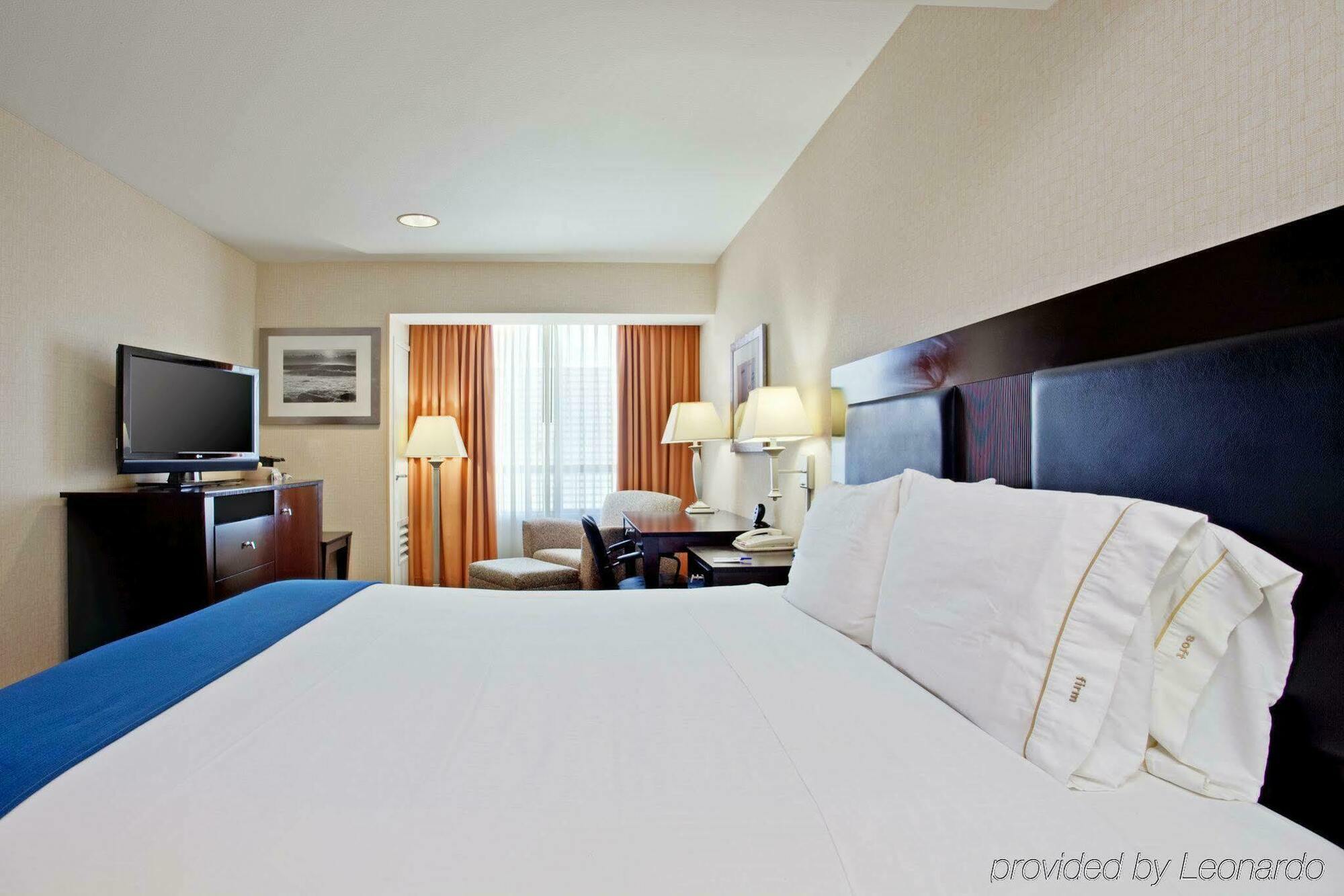 Holiday Inn Express Newport Beach By Ihg Exterior foto