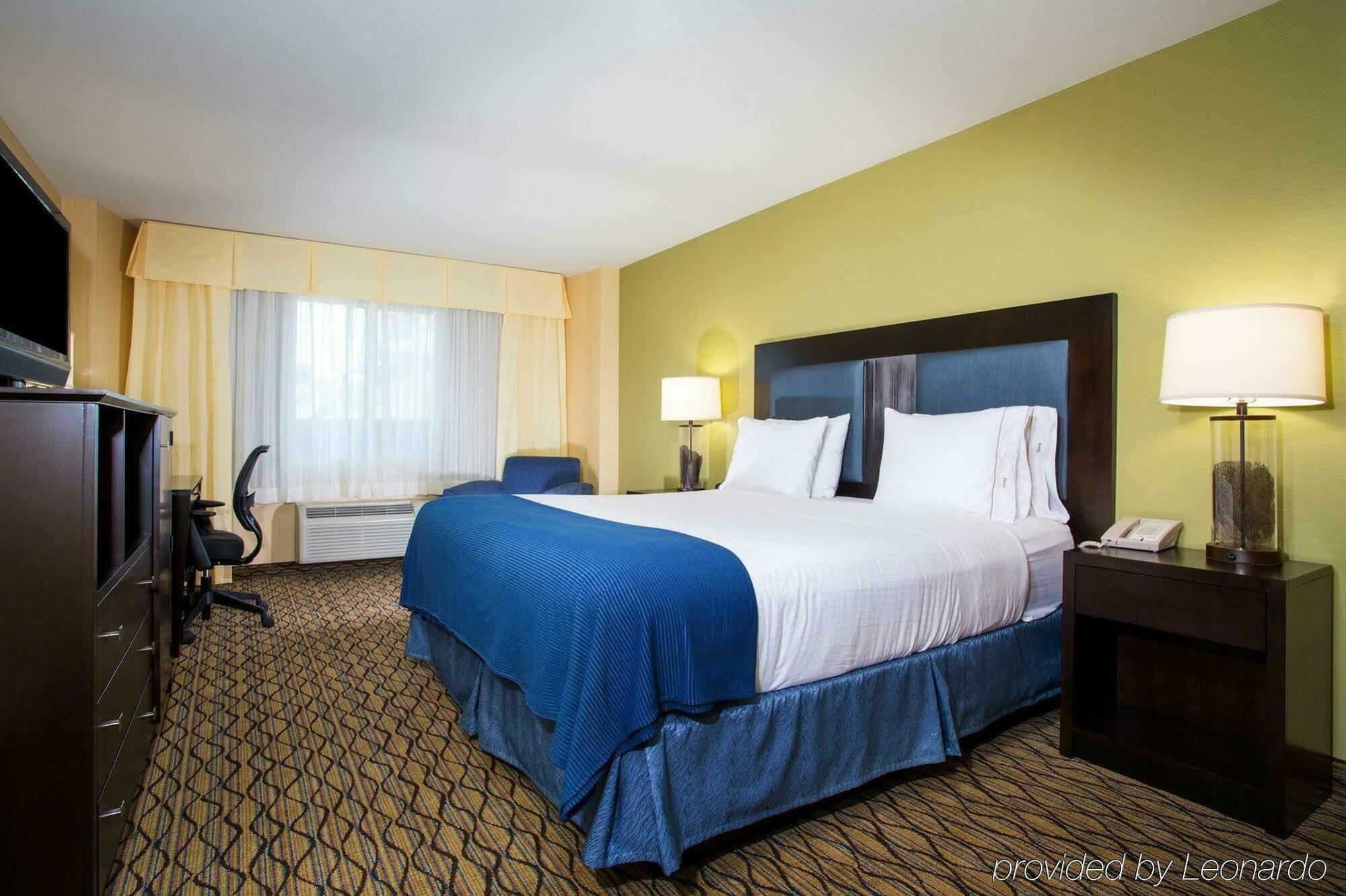 Holiday Inn Express Newport Beach By Ihg Exterior foto