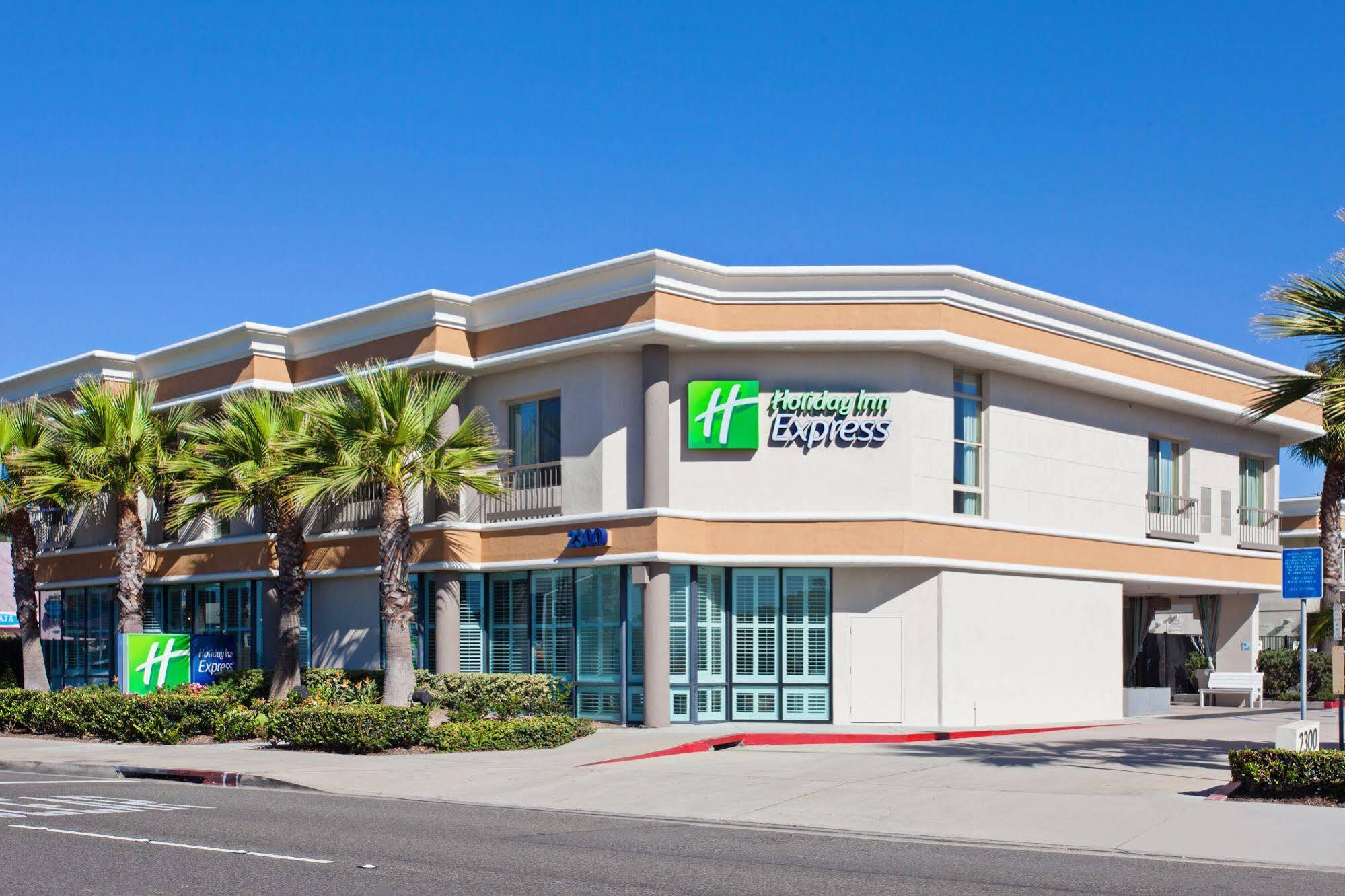 Holiday Inn Express Newport Beach By Ihg Exterior foto